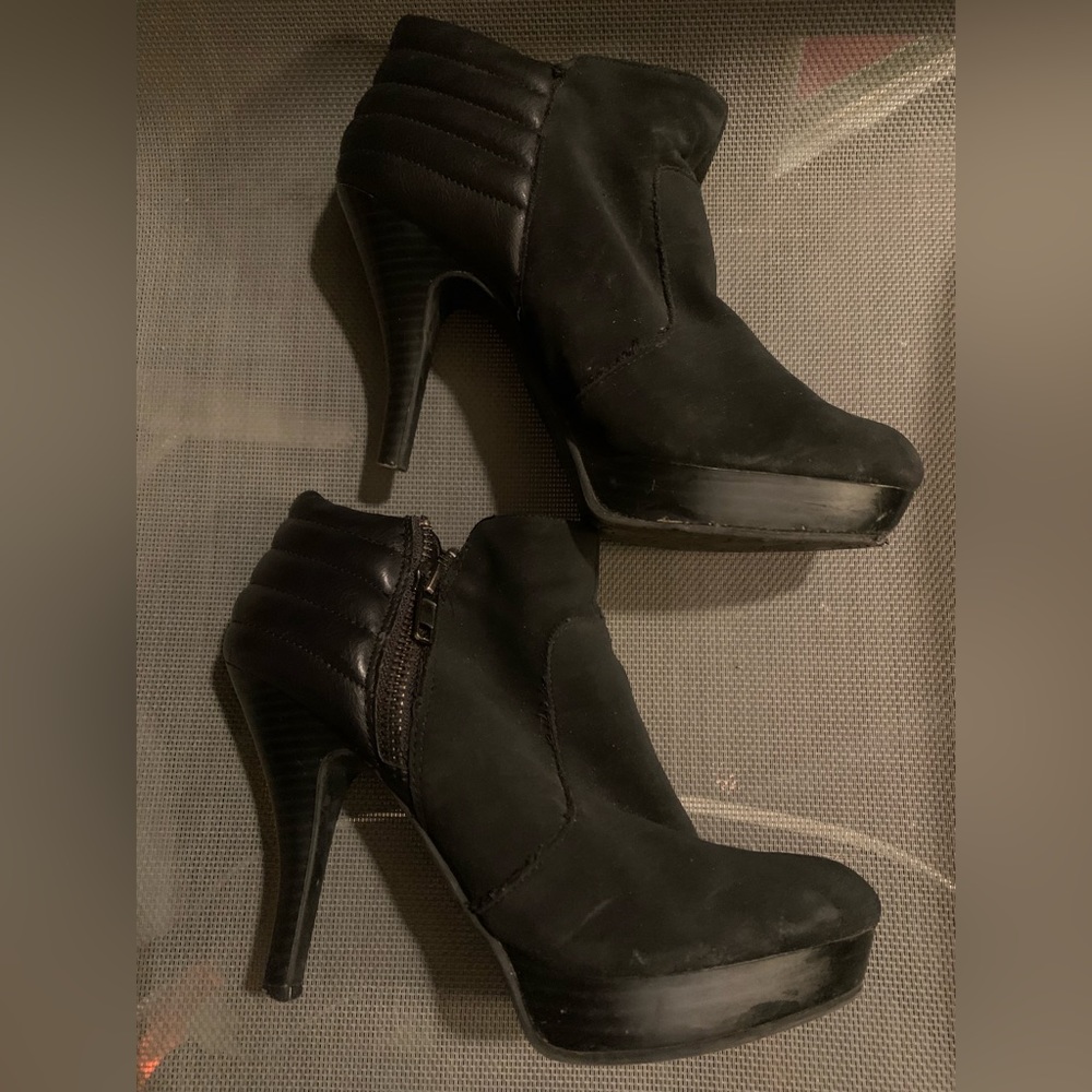 ⭐️SALE⭐️ Kenneth Cole Reaction Black Stiletto Booties EUC barely worn size 7 med